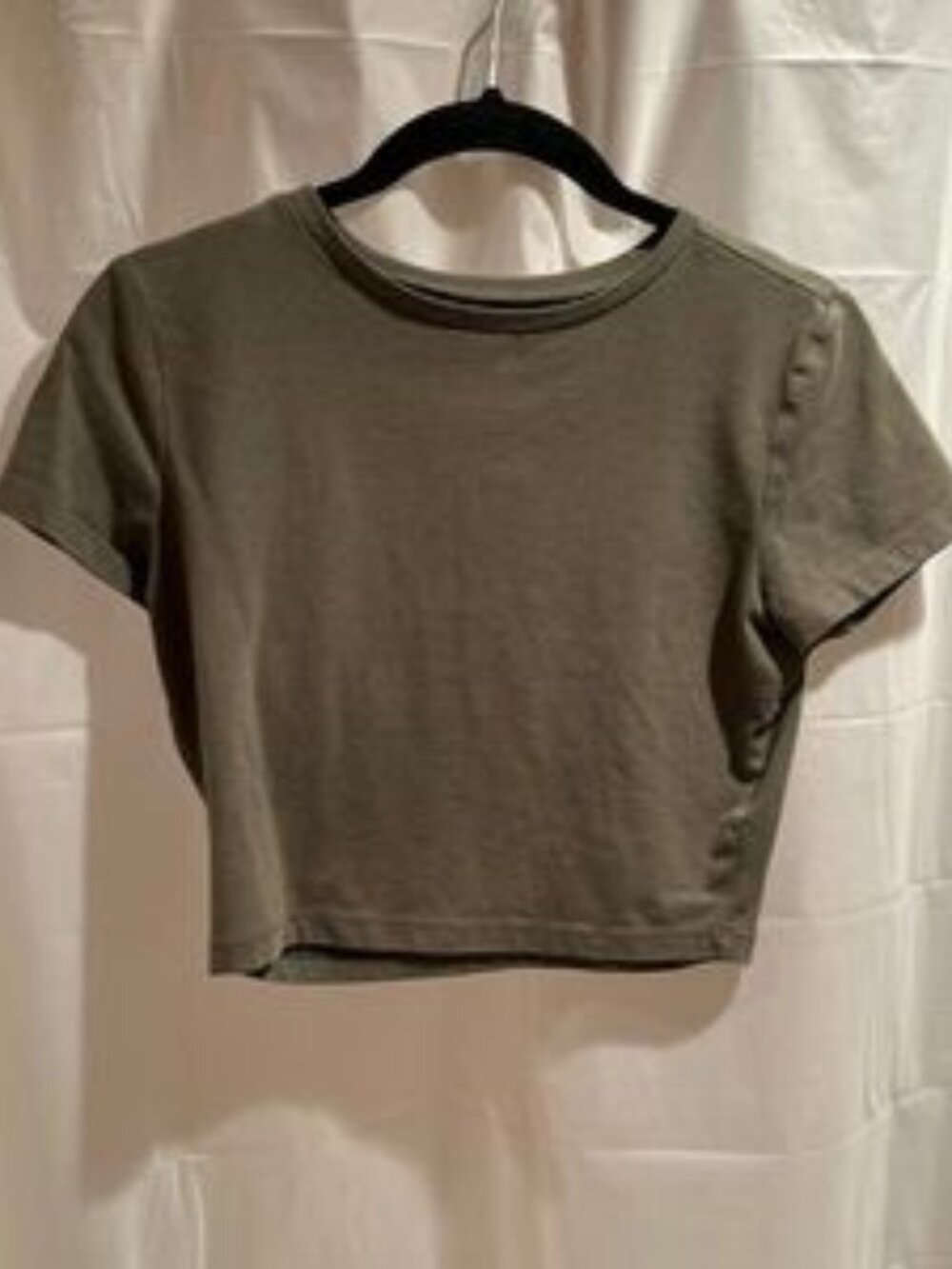 Green short sleeved cropped T-shirt Size M